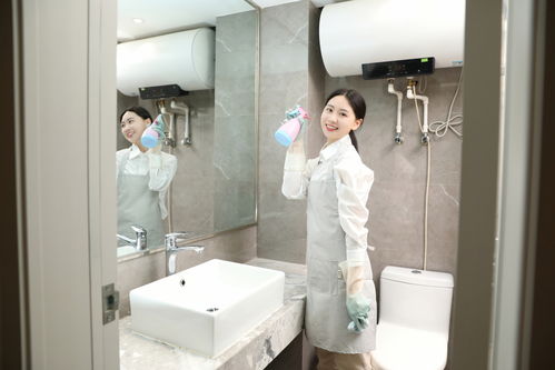 家政保潔 浴室清潔的專業(yè)藝術(shù)與女性勞動者的獨特魅力